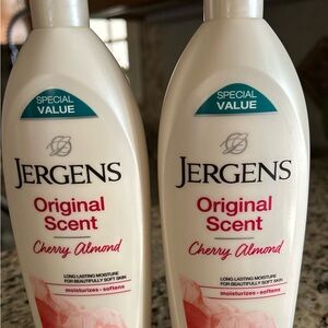 Jergens Cherry Almond Lotion Set